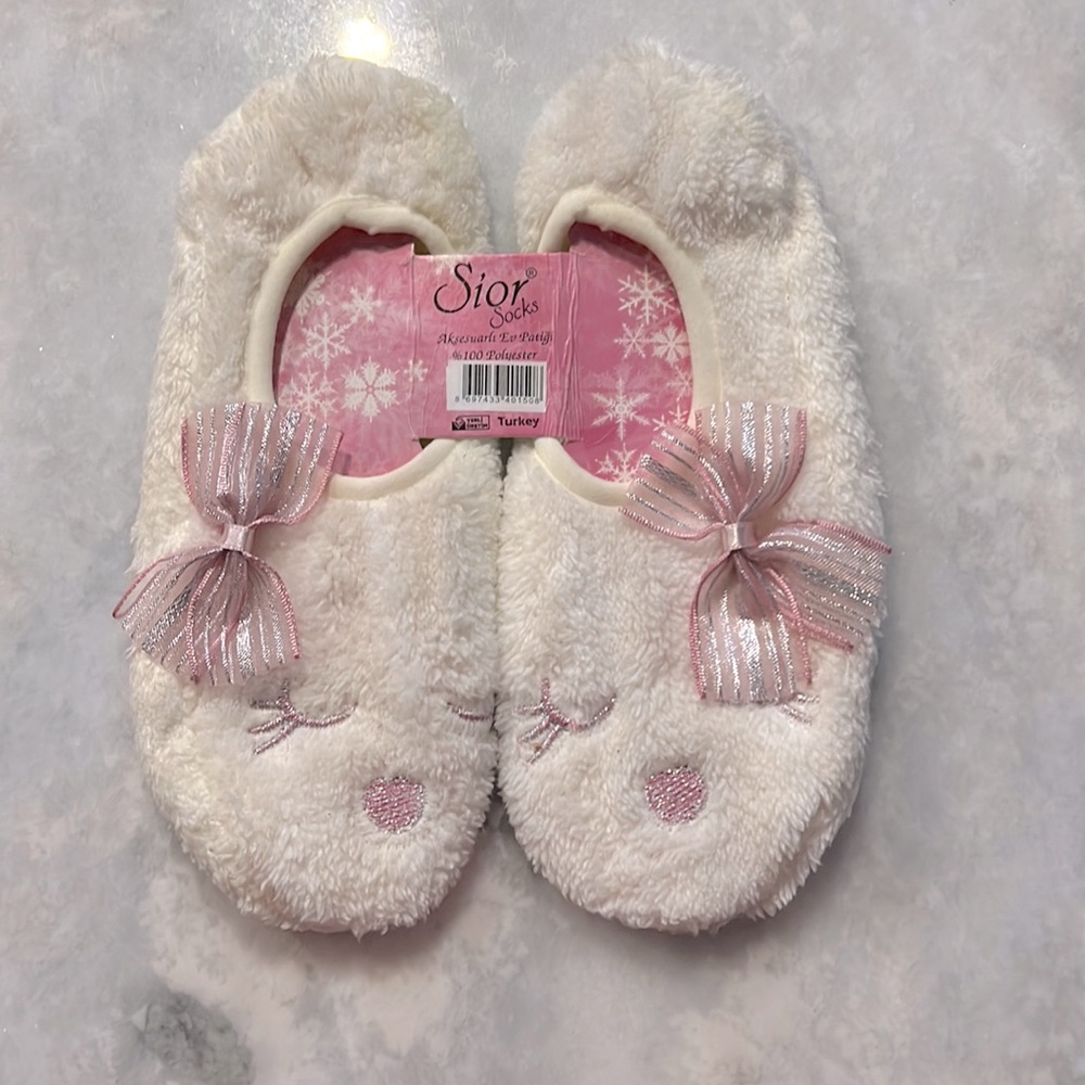 NWT Slippers, soft, cute! Size 5/6